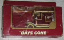 Lledo Models of Days Gone von Cadbury's Trinkschokoladenwagen & Originalanzeigen