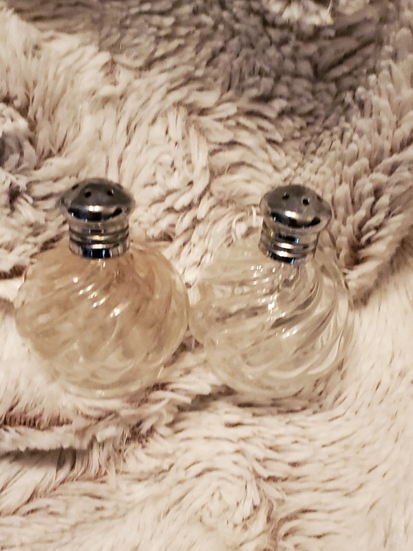 VINTAGE CLEAR SWIRL GLASS SALT AND PEPPER SHAKERS BY IRICE N. Y. b