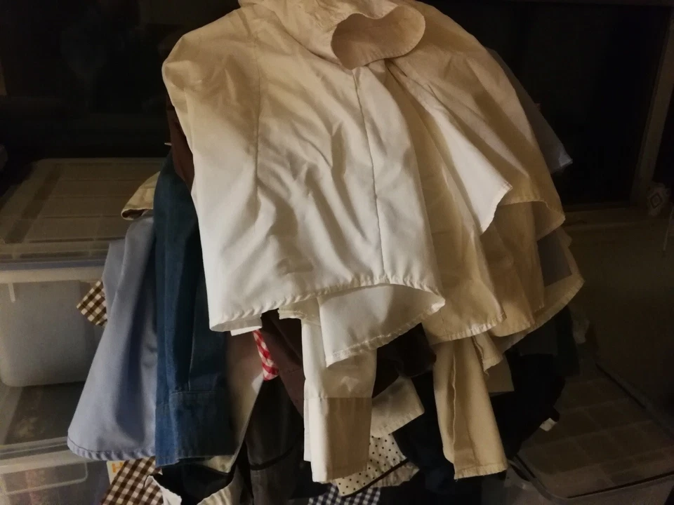 35 pieces slim fit stylish long sleeve and short sleeve shirts - Image 2 of 2