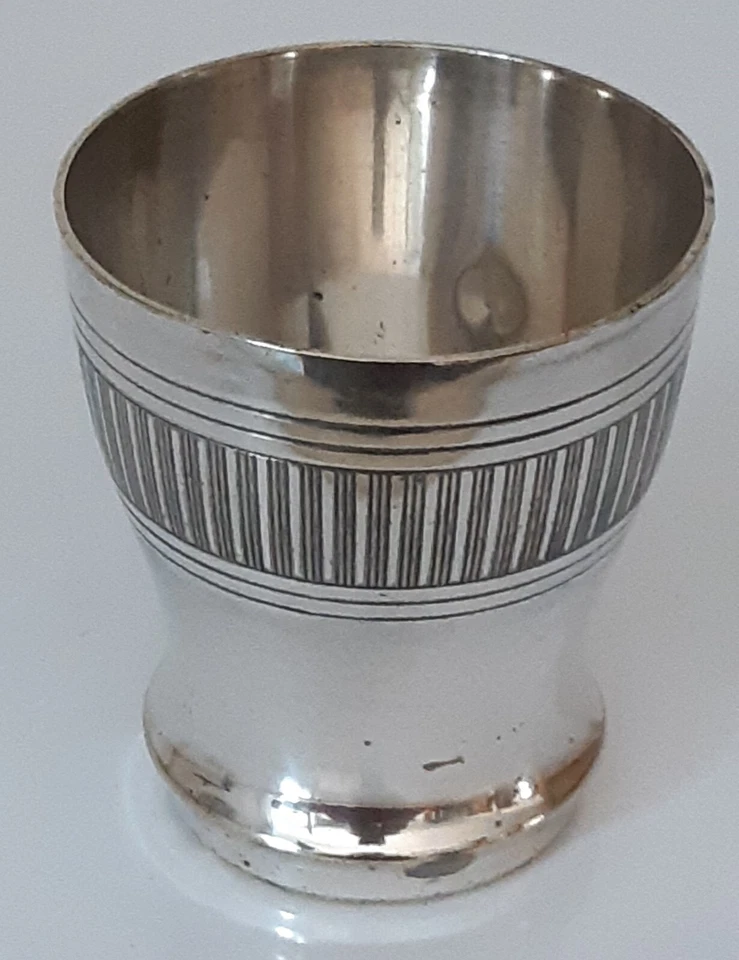 TIMBALE ANCIENNE EN METAL ARGENTE - Photo 3/4