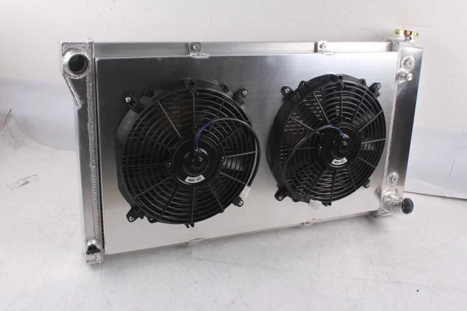 4Row Radiator+Shroud Fan For 1967-1972 Chevy C/K 10 20 30 K20 GMC Truck Blazer Foto 3 de 4