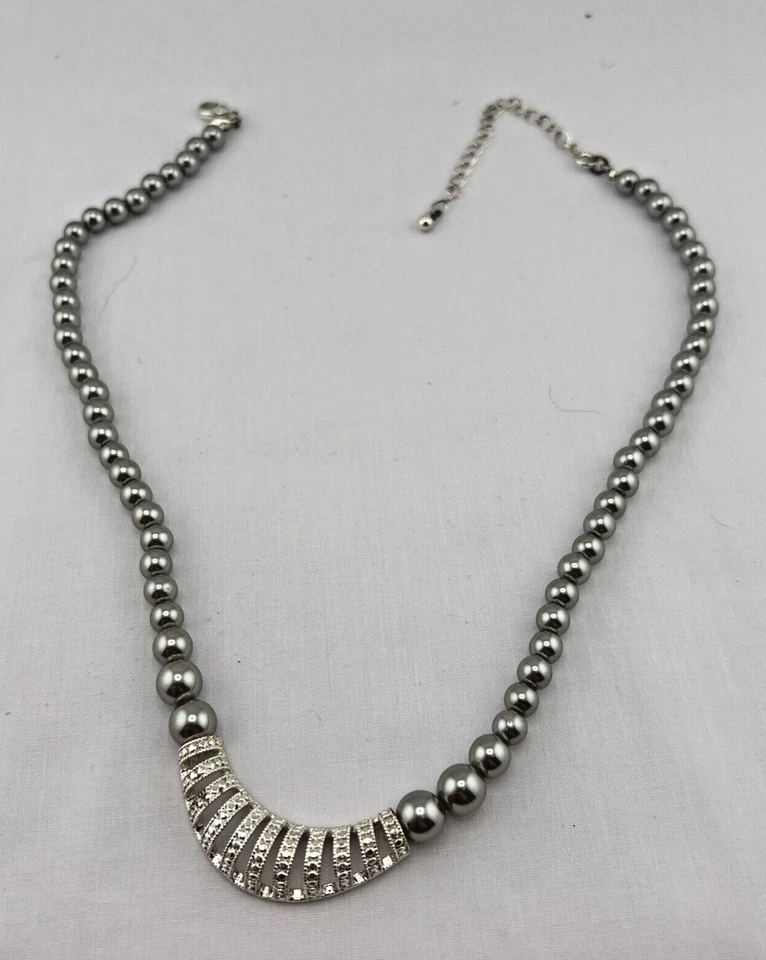 VTG Avon SAQ Necklace Gray Faux Pearl Pendant Silvertone 16" w/ 4" Ext - Image 4 of 4