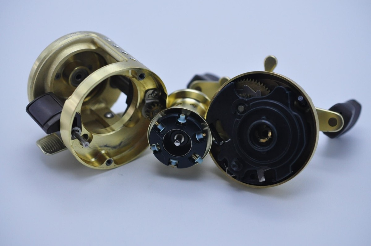 Shimano CALCUTTA 　50xt Shimano CALCUTTA 50XT Right Handle Made In Japan Very Good