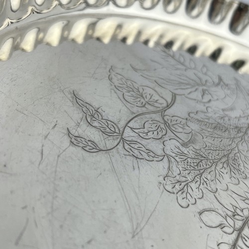 Vassoio in argento sheffield antico silver plated rotondo da tavola con piedini - Foto 11 di 11