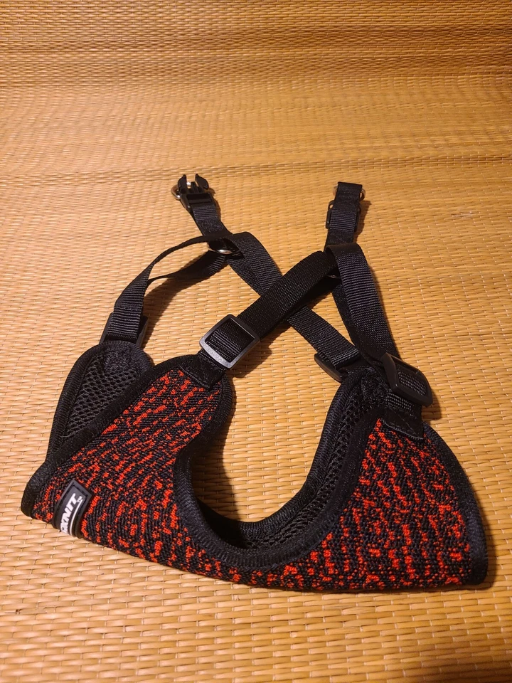 Arnés para perros Dawgknit con correas ajustables rojo y negro nailon Lg Foto 2 de 4