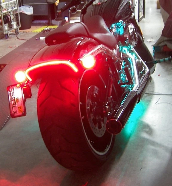 LED 挡泥板刹车灯/转向信号套件 - 哈雷戴维森突破 - 烟熏镜头 — 第 4/4 张图片