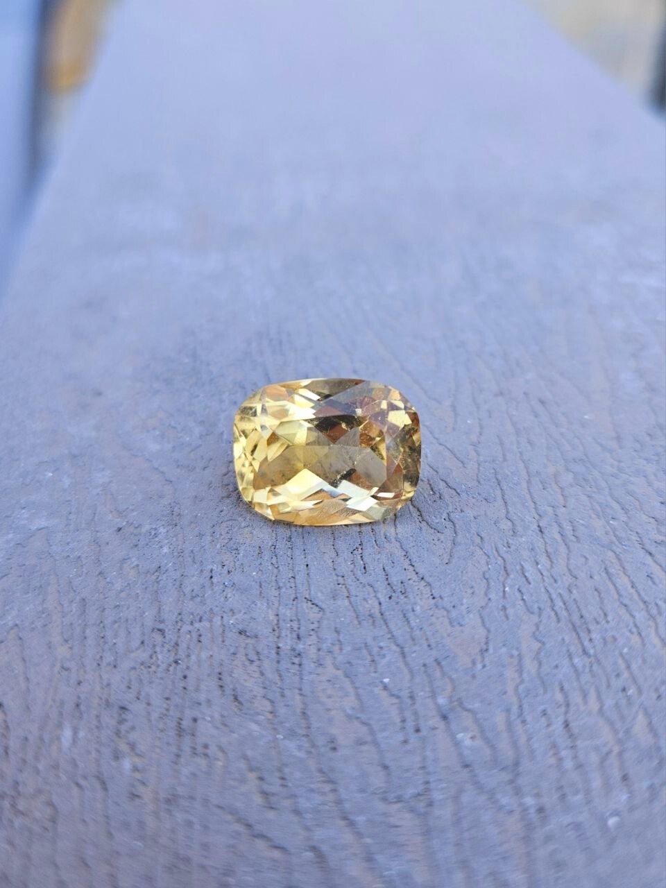 Citrine jaune 10,10 carats de Madagascar pour bague de fiançailles