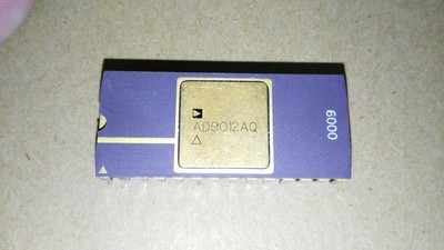 ADI AD9012AQ 8-BIT High Speed TTL ADC CDIP28 x 1pc