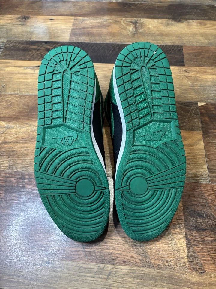 Talla 10.5 - Jordan 1 Retro OG Alto Verde Pino 2.0 Foto 4 de 4