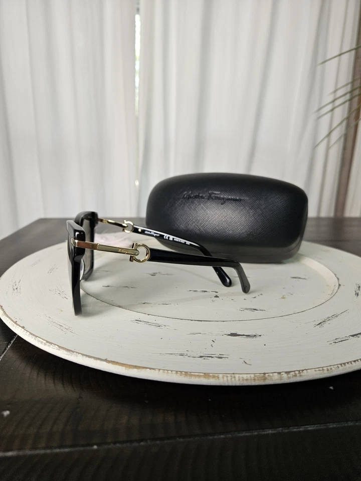 全新 Salvatore Ferragamo 黑色太阳镜。 意大利制造。 零售价 300 美元。 — 第 2/4 张图片