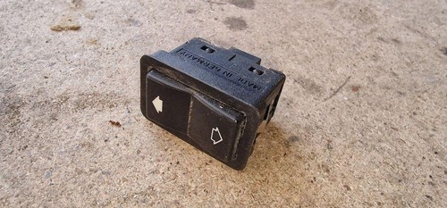 BMW 5 Touring E39 Schalter für Fensterheber hinten links 8368974 3.00 33751779