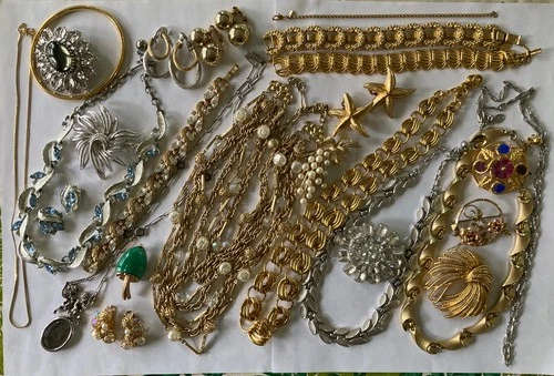 Vtg Jewelry lot ALL SIGNED Trifari Lisner Monet Kramer Weiss Ciner Goldette Judy