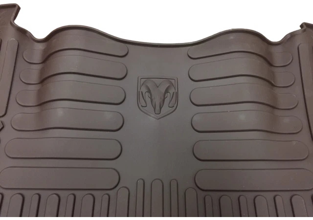 KIT ALFOMBRILLA TRASERA SUELO RAM 3500 2500 2015-2018 82213489 - NUEVO OEM Foto 2 de 2