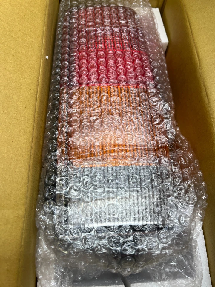 Conjunto de luz trasera Dorman 1610467 para Jeep Cherokee 1997-2001 Foto 2 de 2