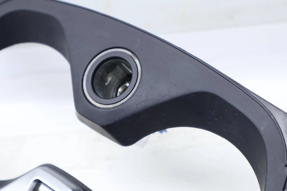 BMW M235I XDRIVE GRAN CUPÉ 2.0L - Consola central delantera bisel soporte taza Foto 2 de 4