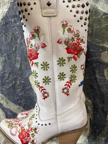 Nueva Bota de Vaquero Alta Anthropologie Dingo Amapola Bordada Tachonada Marfil Talla 7 - Imagen 8 de 12