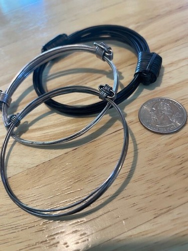 SET BESTEHEND AUS DREI VERSCHIEDENEN VERSTELLBAREN GLÜCKSDRAHTARMBÄNDERN - UNISEX!
