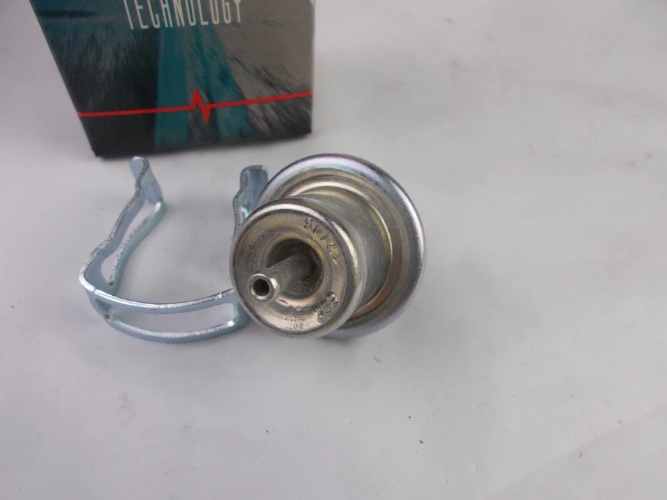 Regulador de presión de inyección de combustible BWD 24067 se adapta a; Chevrolet y GMC Foto 3 de 4