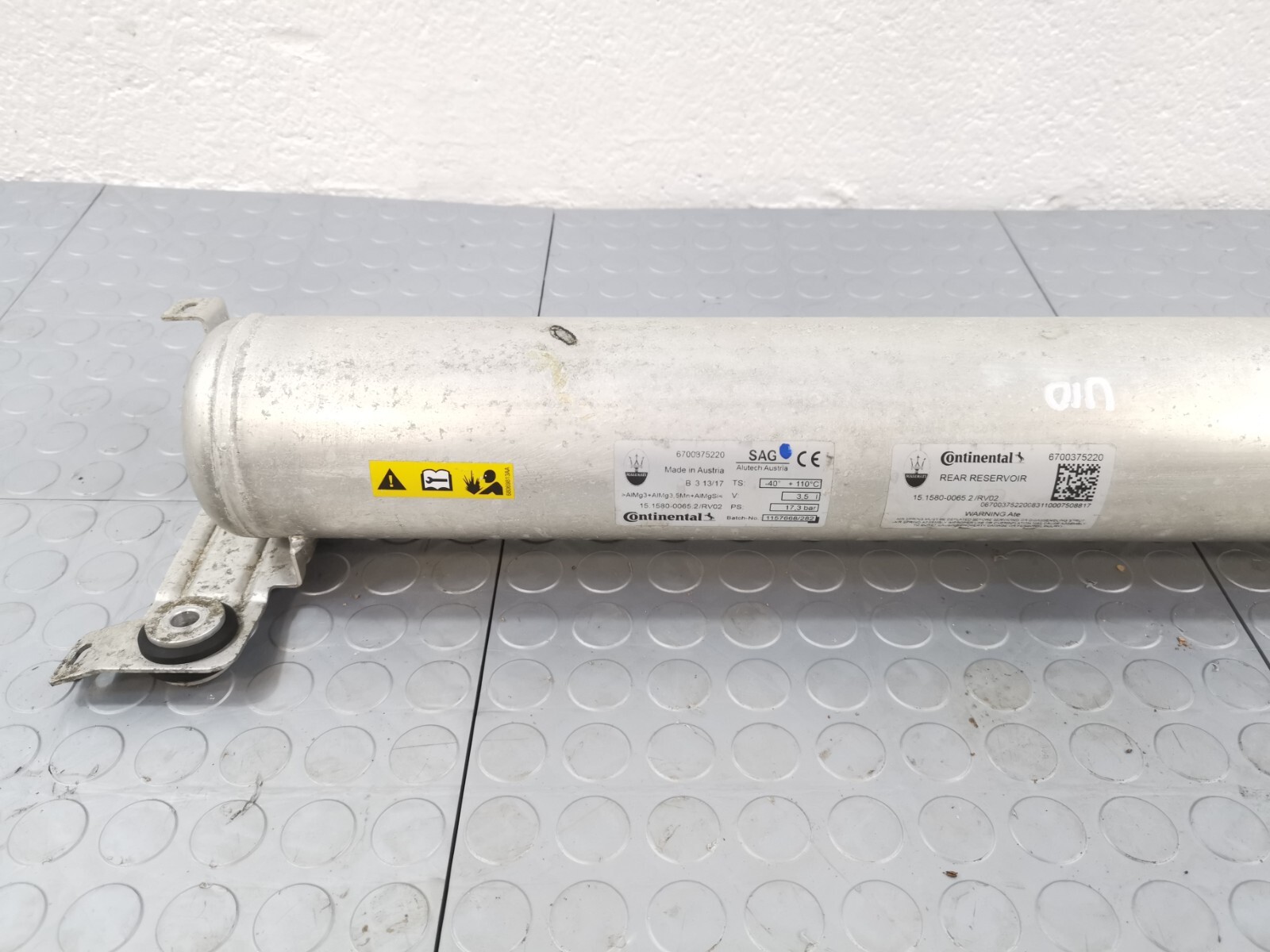 2017 - 2020 Maserati Levante AIR SUSPENSION RESERVOIR TANK 6700375220