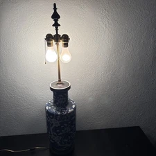 Vintage Chinese Blue White Prunus Blossom Vase Lamp  No Shade Read Descripción