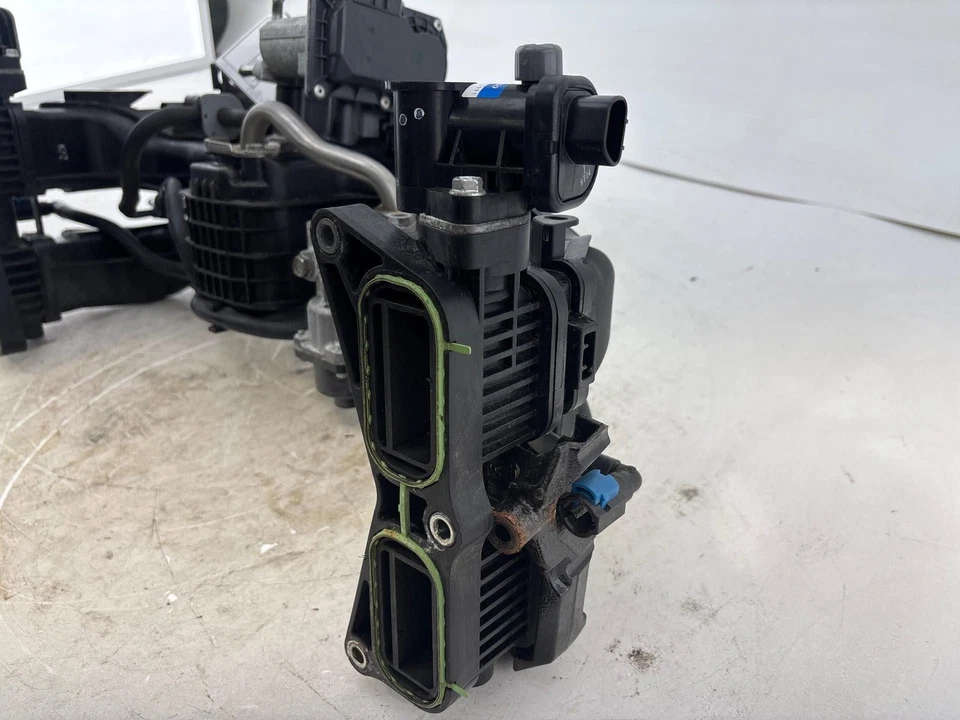 Colector de admisión de aire del motor Subaru Forester 2017-2018 fabricante original Foto 2 de 4