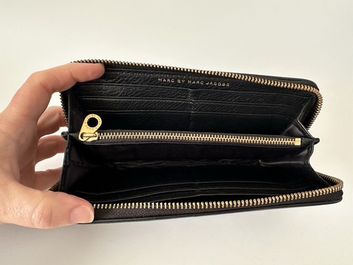 Marc By Marc Jacobs Black Leather Zip Around Purse Wallet Slim Excellent Cond - Picture 10 of 13