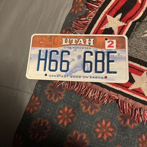 Utah Life Elevated Great Snow On Earth License Plate ( Sold As Is)
