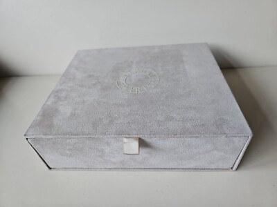 Guerlain Paris Leerkarton nur weiche Wildlederoptik 25 cm x 22 cm x 7,5 cm Zugzug
