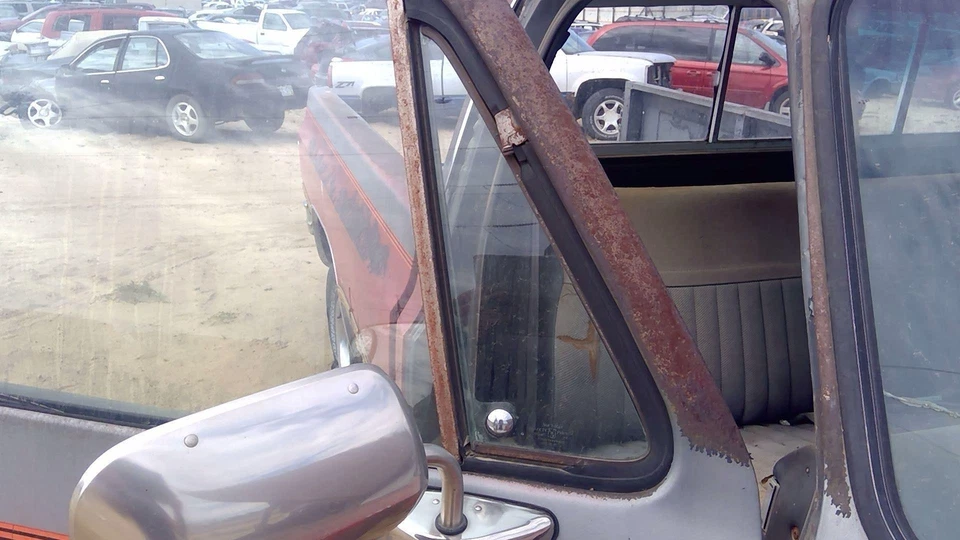 73-87 GMC K10 1500 пассажирское правое переднее вентиляционное окно небольшое дверное стекло с рамой - Изображение 2 из 4