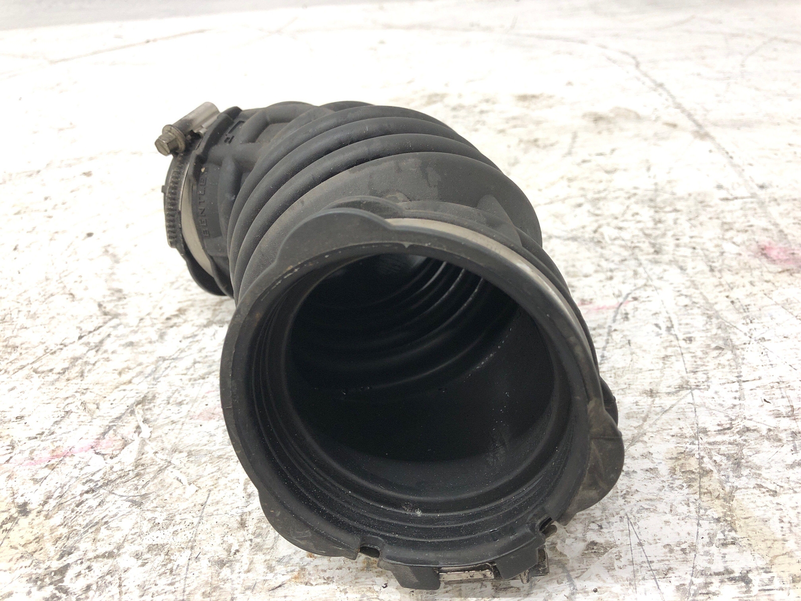 2016-2020 BENTLEY BENTAYGA OEM 6.0L W12 RIGHT AIR INTAKE SUCTION HOSE 36A129628