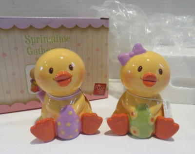 Russ Berrie Easter Ceramic Chick Salt Pepper Shaker Springtime Gathering NEW set