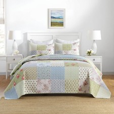 3-Piece Cottage Style Patchwork Quilt Bedspread Set with Floral Prints BY225