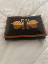 Music Box Made in the USA by C Industries Vintage two Swans Love Story