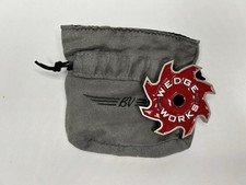 Red Vokey Wedgeworks Belt Buckle w/gray BV pouch