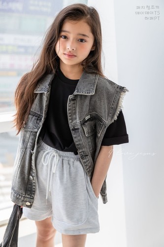 Stylish Girls’ Sleeveless Denim Jacket / Jogger Shorts – Casual Summer Outfit - Picture 21 of 27