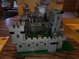 LEGO Castle: King's Castle (6080) Nearly Complete w/box + Instructions 