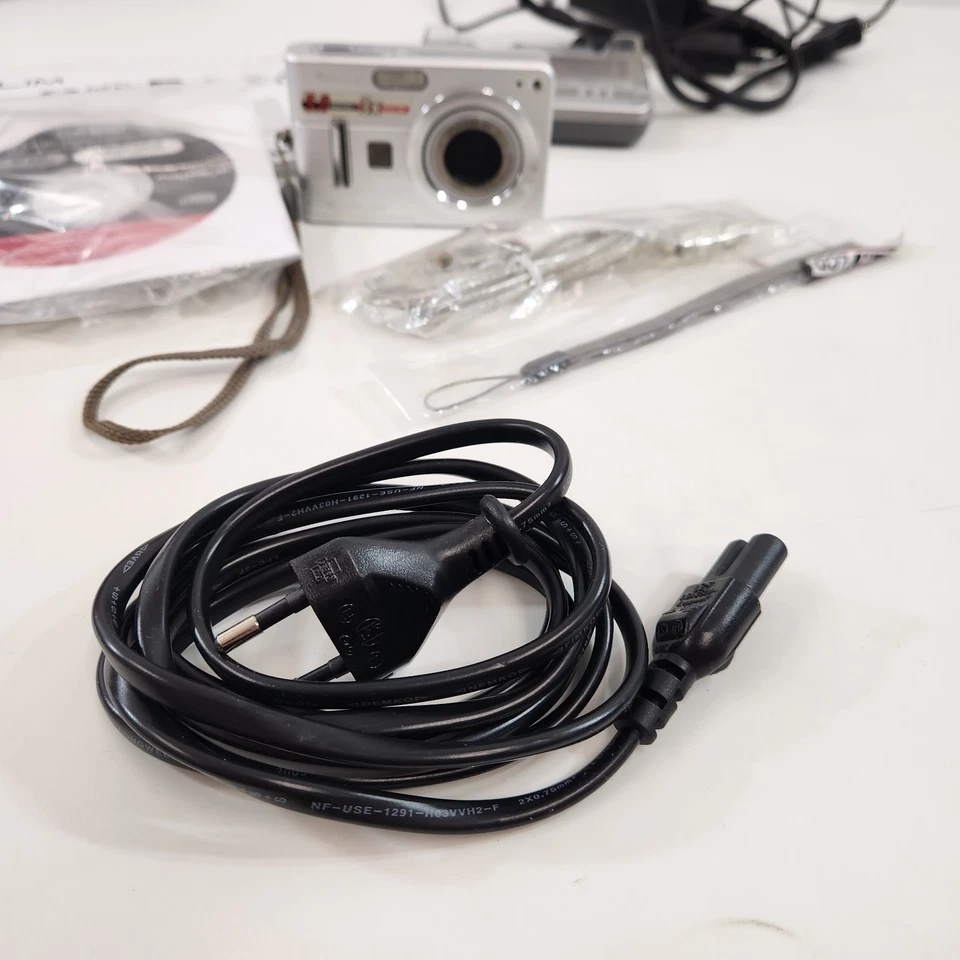 Casio EXILIM EX-Z57 5.0MP Digital Camera 3X Zoom w/ Original Box Manual Charger - Image 2 of 4