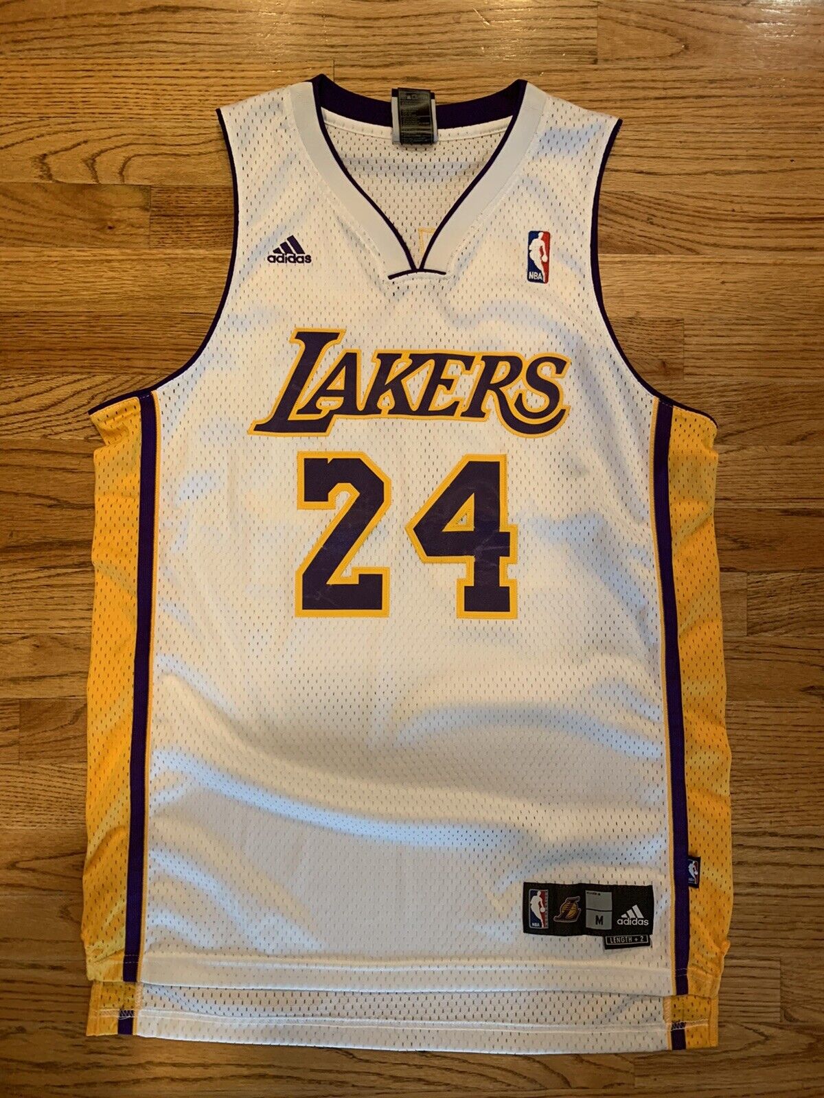 Kobe Bryant Los Angeles Lakers Mens M Adidas Jersey NBA Swingman WHITE RARE  EUC