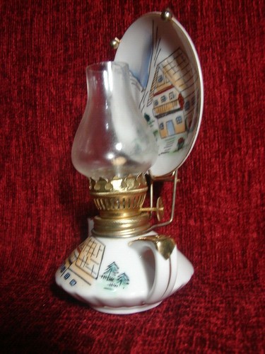 Vintage Trimont Ware Japan Miniature Porcelain Teapot Oil Lamp w/ Matching Plate - Picture 2 of 6