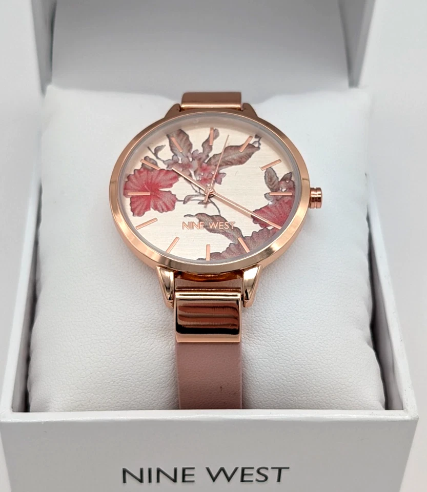 Reloj para mujer Nine West esfera floral correa de cuero 36 mm, rosa Foto 4 de 4
