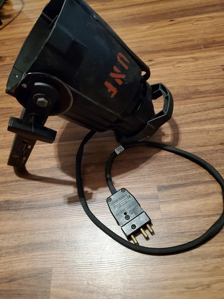 ETC Source Four Elliposidal Reflector, Housing, 750w Light Assmebly, Yoke, Bulb - Image 3 of 4