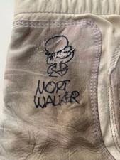 MORT WALKER HAND SIGNED USED GOLF GLOVE    RARE     BEETLE BAILEY ARTWORK    JSA