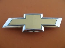 2016-2018 CHEVY SILVERADO FRONT GRILLE EMBLEM BADGE LOGO SIGN 16 17 18 OEM 25076