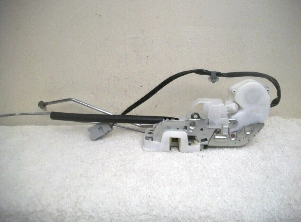 1997-2001 Honda CR-V CRV left driver front door latch w power lock actuator oem - Image 2 of 3