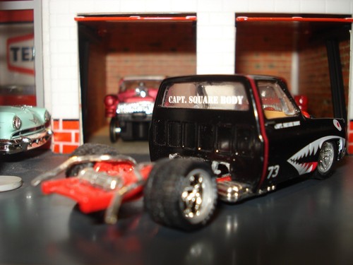 1973 CHEVROLET CAPTAIN SQUARE BODY TRUCK LIMITED EDITION 1/64 BLACK WHEELS M2 - Picture 3 of 4