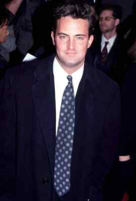 FRIENDS MATTHEW PERRY 8X10 Photo