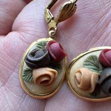 Vintage Opus Design  Flower Drop Dangle Earrings 3.19g Gold Tone. Roses. Unique