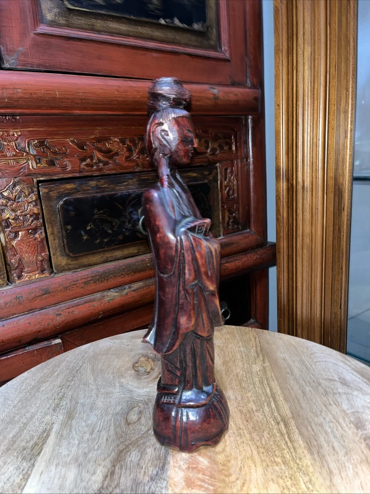 Antigua estatuilla china tallada a mano de madera dura Kwanyin Guanyin Foto 4 de 4