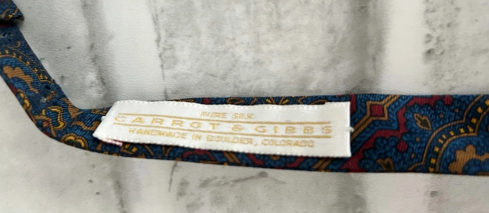 Pajarita Zanahoria Gibbs 100 % Seda EE. UU. Azul Dorado Borgoña Paisley Hecha a Mano EE. UU. Foto 3 de 3