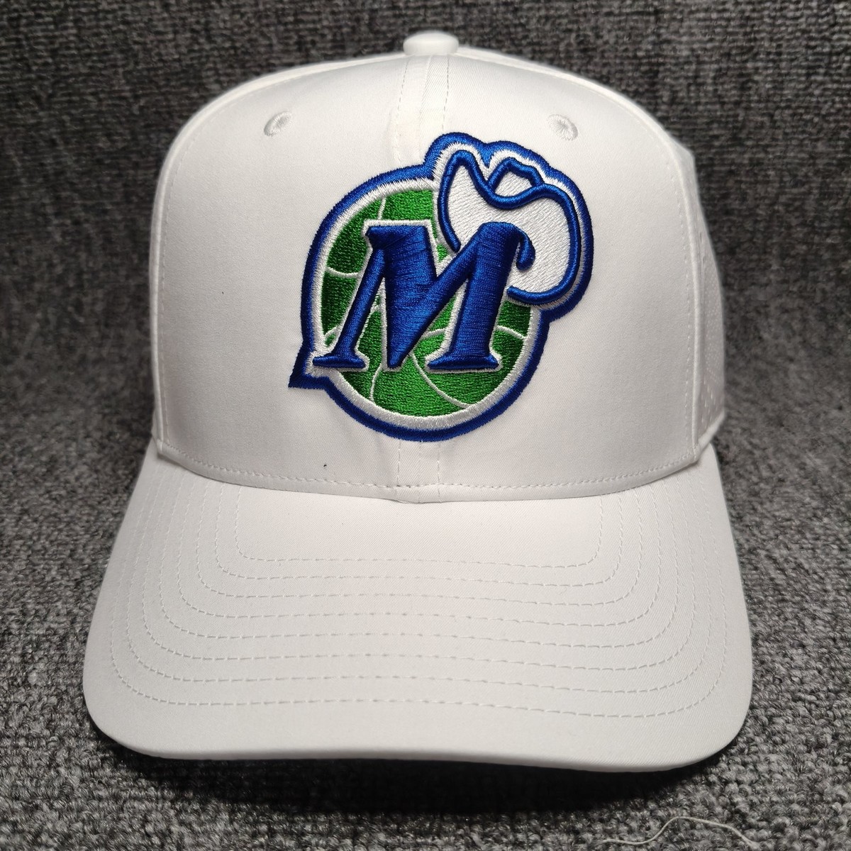 Mitchell & Ness Dallas Mavericks NBA White Snapback Hat Old Logo Cap